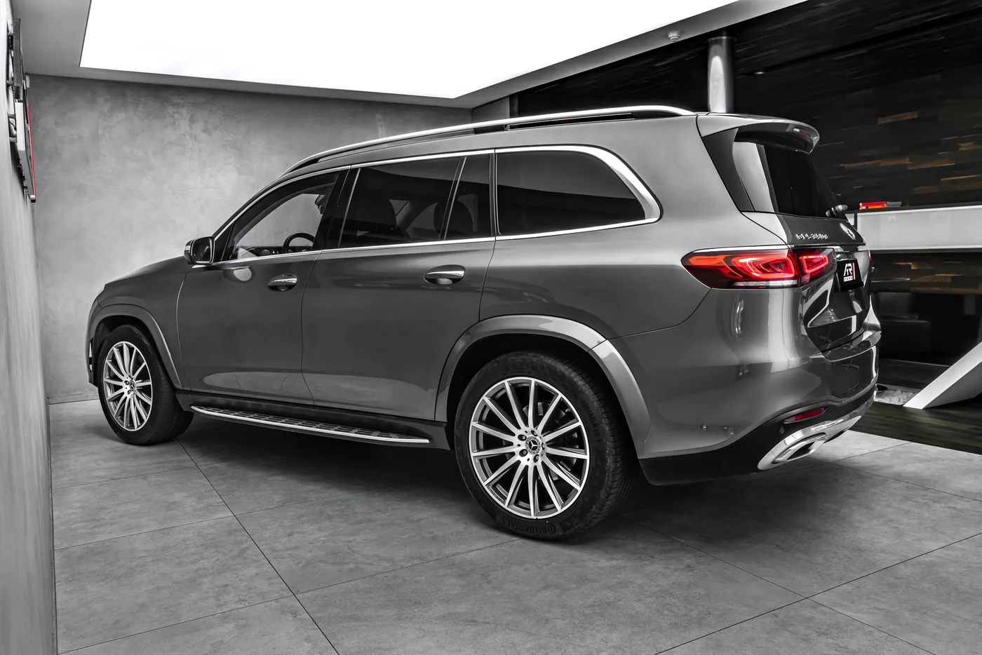 2019 Mercedes-Benz GLS 350 d 4MATIC offered by a specialist dealer in Ostrava, Czechia, photo 7 of 15