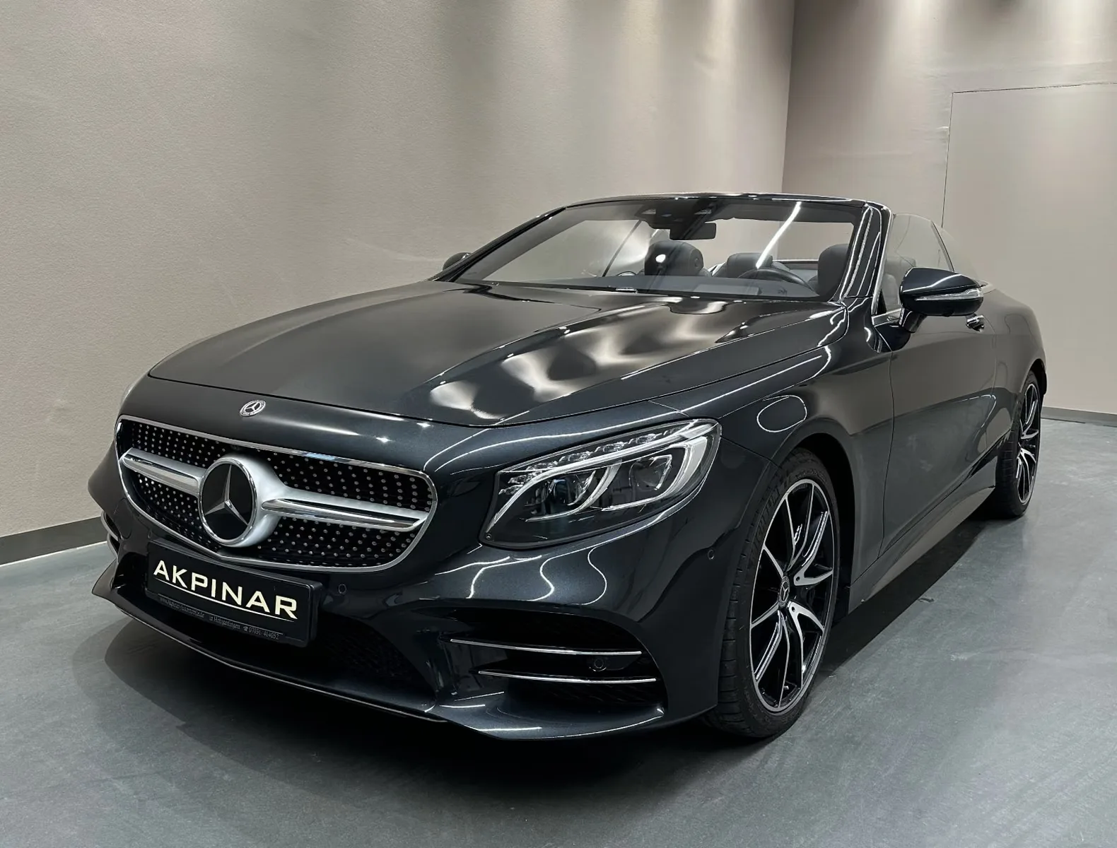 2019 Mercedes-Benz S 560 Cabriolet, AMG Line proposée par un concessionnaire spécialisé à Holzgerlingen, Allemagne, photo principale