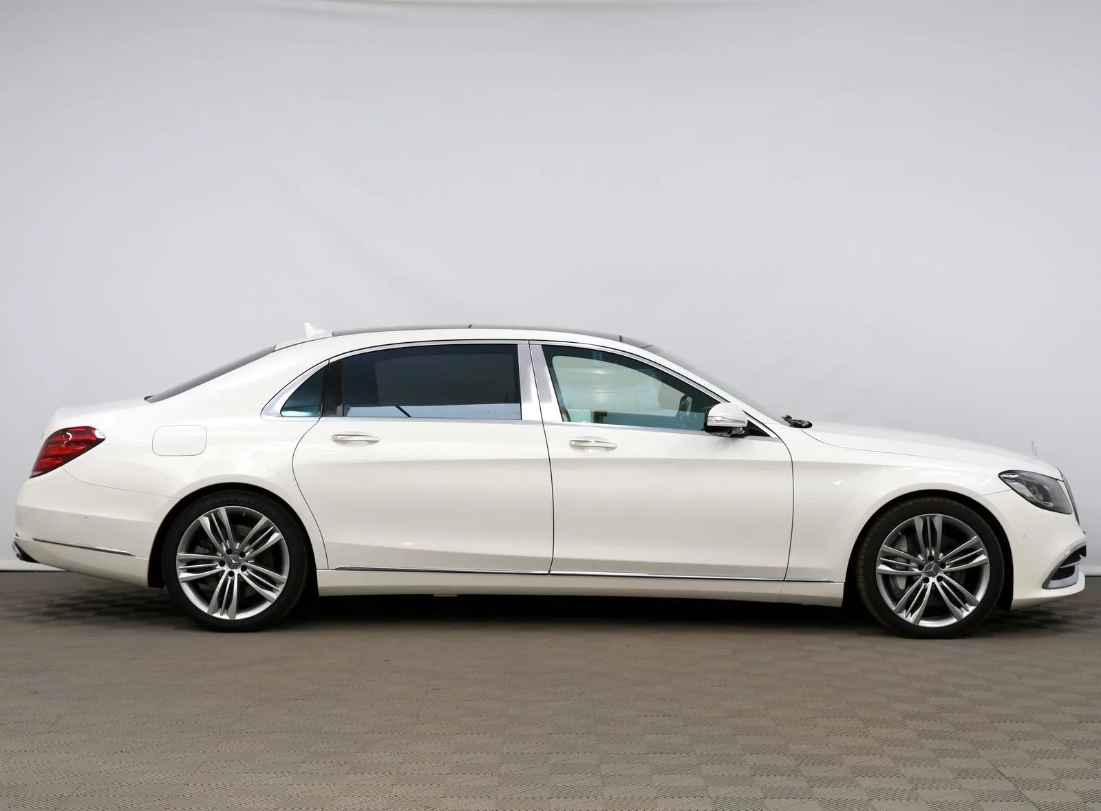 2019 Mercedes-Maybach S 560 4MATIC, 4/30