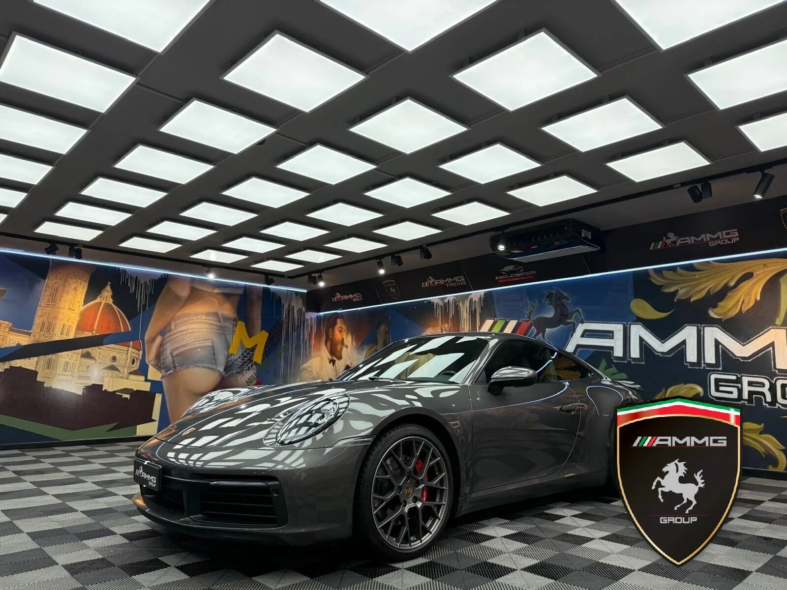 2019 Porsche 911 Carrera 4S offered by a specialist dealer in Calenzano, Italy, main photo