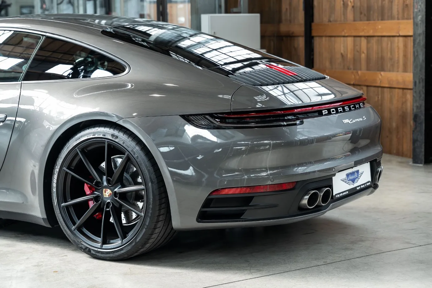 2019 Porsche 911 Carrera S offered by a specialist dealer in Neuss, Germany, photo 7 of 10