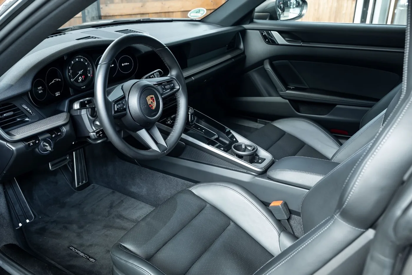 2019 Porsche 911 Carrera S offered by a specialist dealer in Neuss, Germany, photo 8 of 10