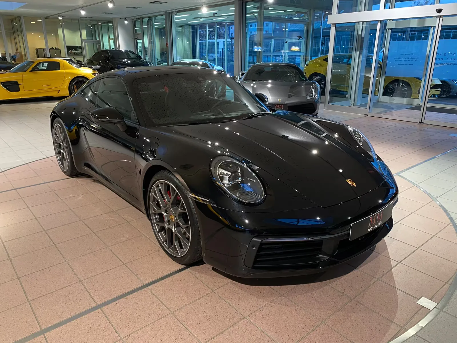 2019 Porsche 911 Carrera S proposée par un concessionnaire spécialisé à Hannover, Allemagne, photo principale