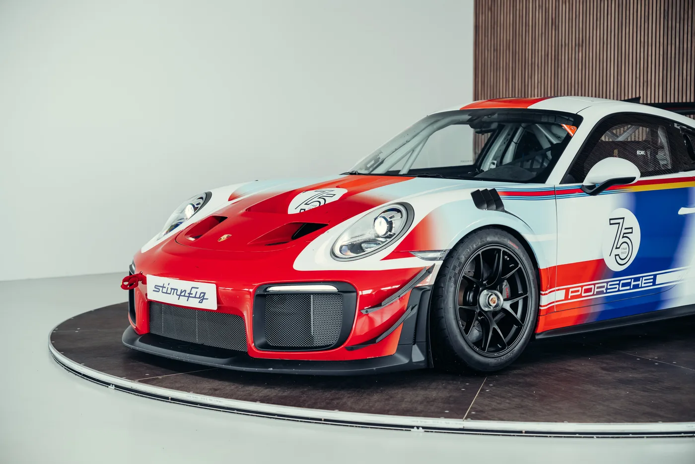 2019 Porsche 911 GT2 RS Clubsport LM offered by a collector car specialist in Stuttgart, Germany, photo 10 of 25