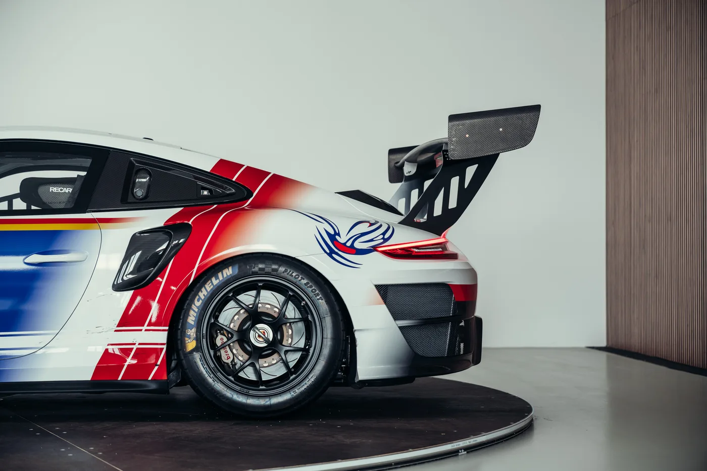 2019 Porsche 911 GT2 RS Clubsport LM offered by a collector car specialist in Stuttgart, Germany, photo 13 of 25
