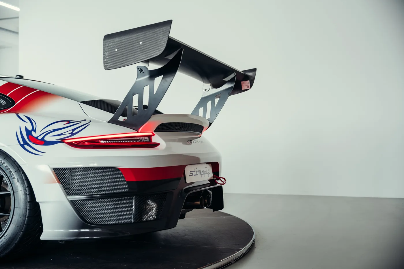 2019 Porsche 911 GT2 RS Clubsport LM offered by a collector car specialist in Stuttgart, Germany, photo 14 of 25