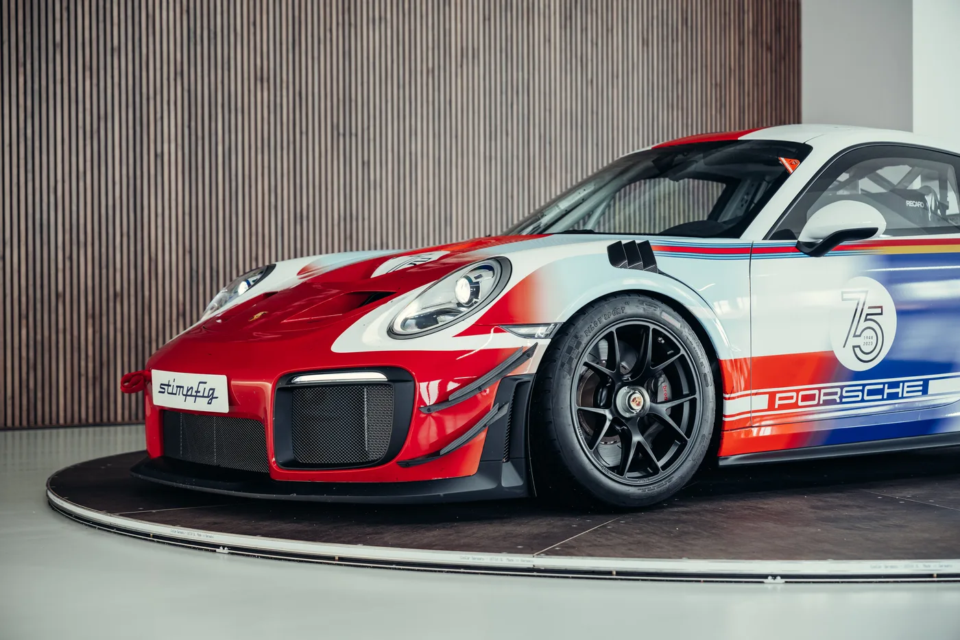 2019 Porsche 911 GT2 RS Clubsport LM offered by a collector car specialist in Stuttgart, Germany, photo 15 of 25