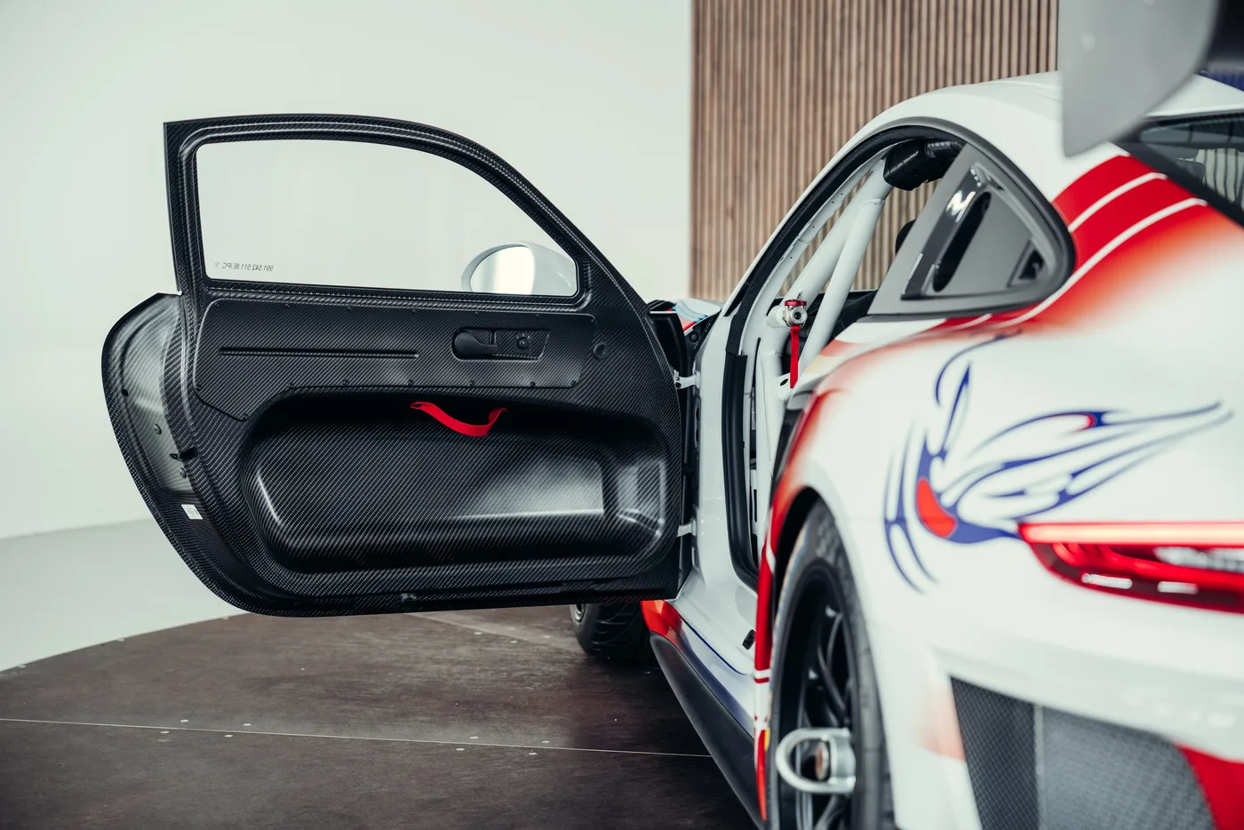 2019 Porsche 911 GT2 RS Clubsport LM offered by a collector car specialist in Stuttgart, Germany, photo 19 of 25