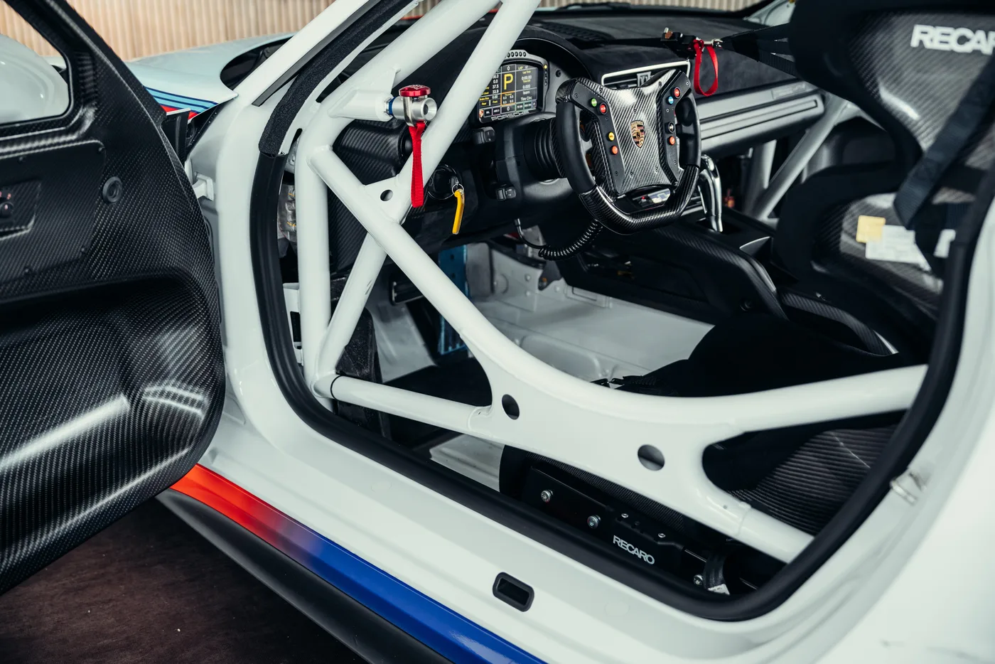 2019 Porsche 911 GT2 RS Clubsport LM offered by a collector car specialist in Stuttgart, Germany, photo 21 of 25
