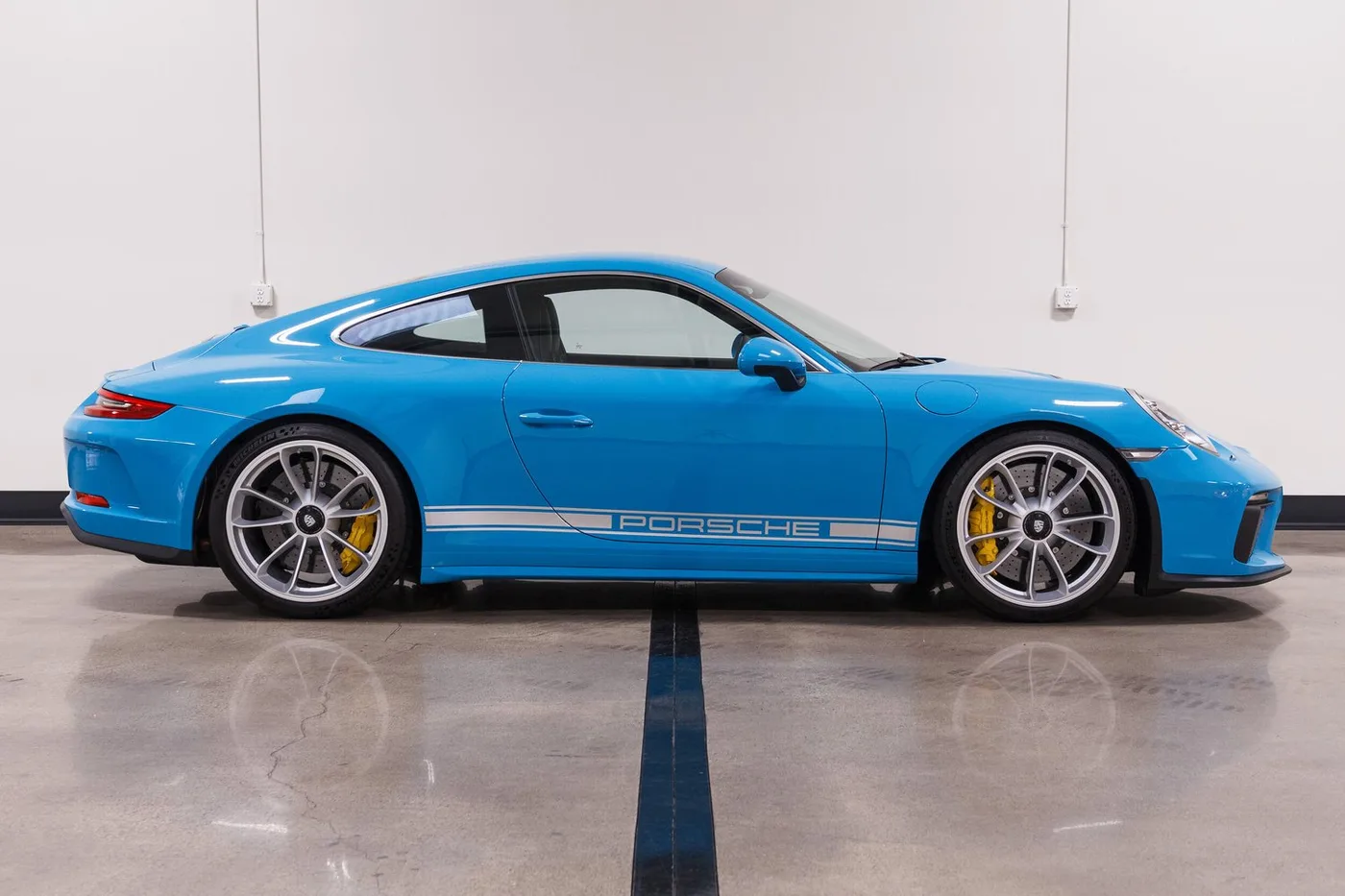 2019 Porsche 911 GT3 Touring verkauft von einem Fachhändler in Costa Mesa, Vereinigte Staaten, Foto 9 von 15