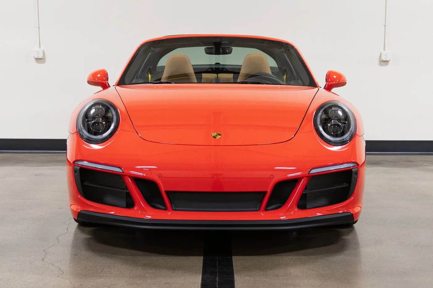 2019 Porsche 911 Targa 4 GTS verkauft von einem Fachhändler in Costa Mesa, Vereinigte Staaten, Foto 3 von 15