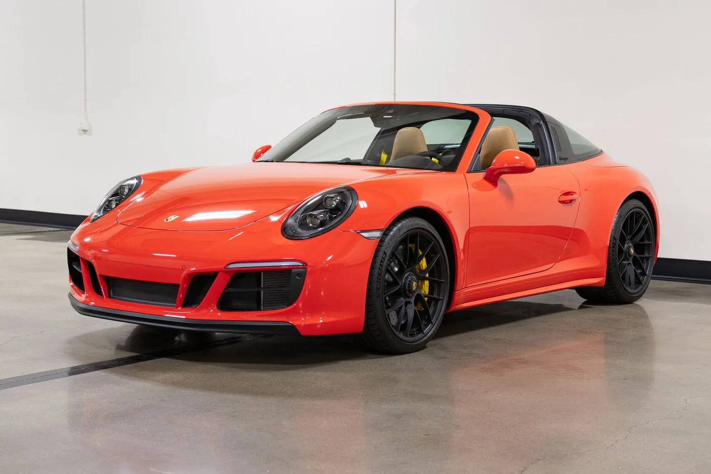 2019 Porsche 911 Targa 4 GTS verkauft von einem Fachhändler in Costa Mesa, Vereinigte Staaten, Foto 4 von 15