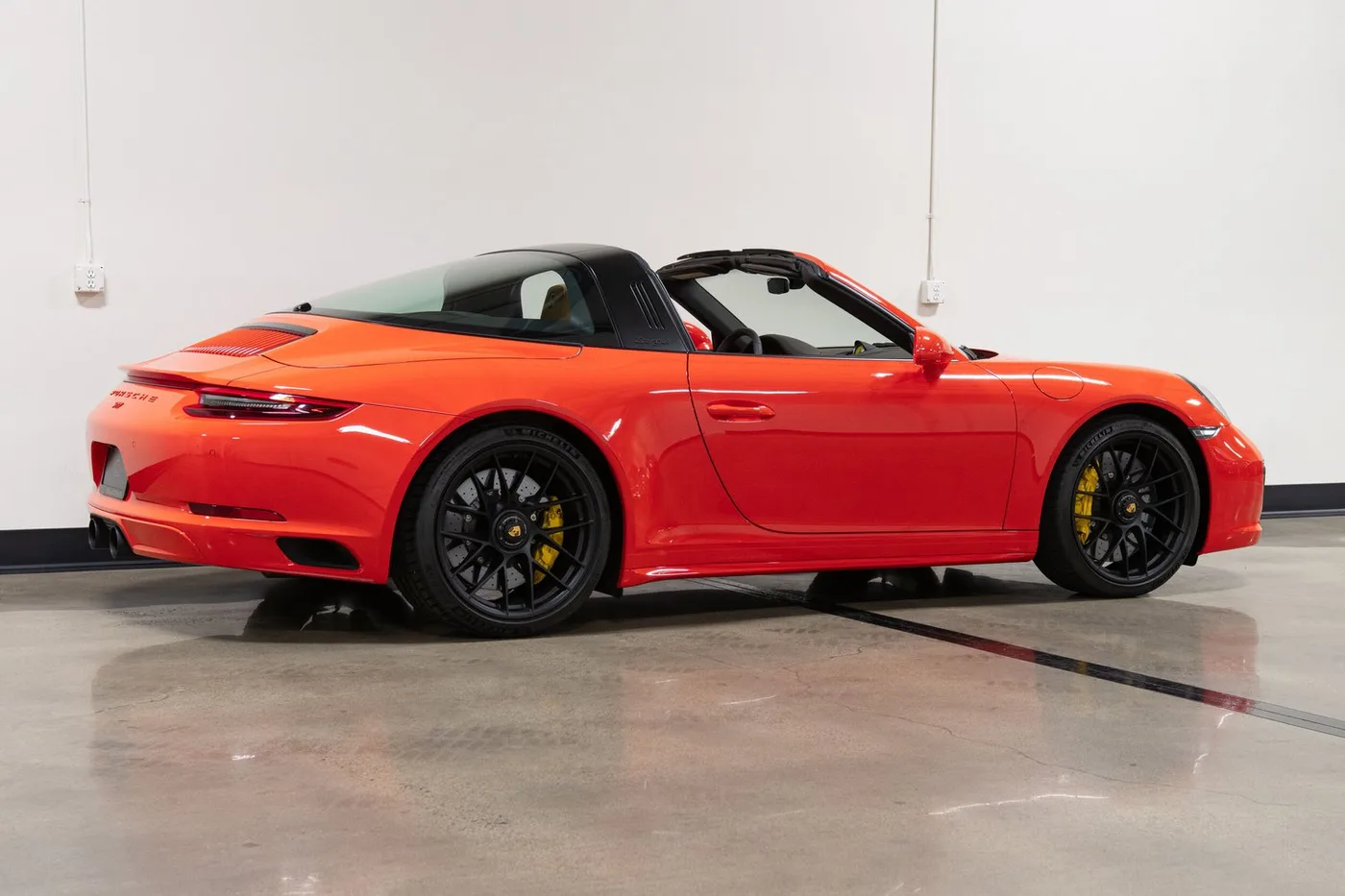 2019 Porsche 911 Targa 4 GTS verkauft von einem Fachhändler in Costa Mesa, Vereinigte Staaten, Foto 8 von 15