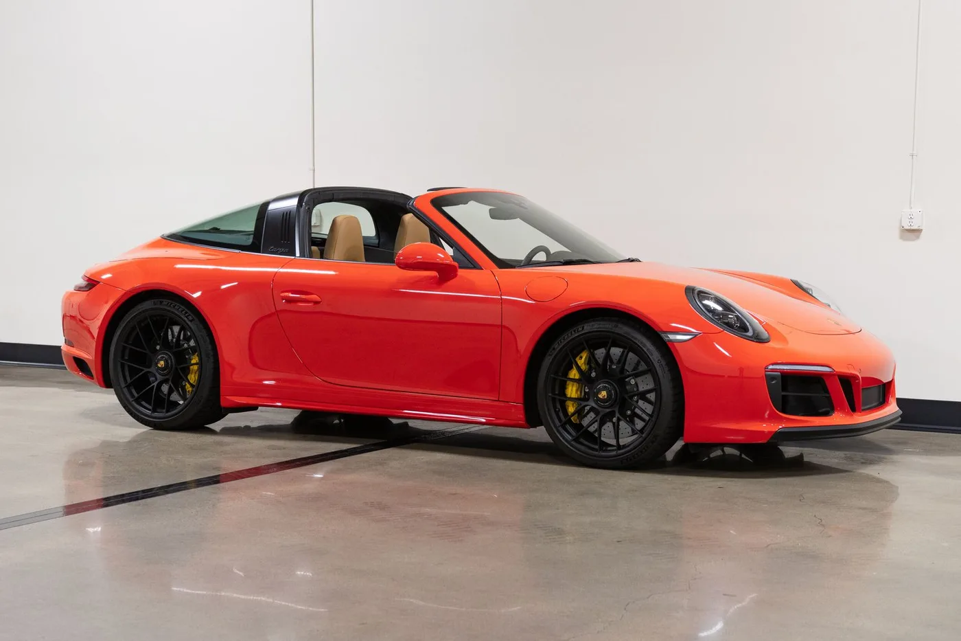 2019 Porsche 911 Targa 4 GTS verkauft von einem Fachhändler in Costa Mesa, Vereinigte Staaten, Foto 10 von 15