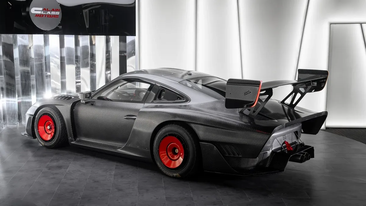 2019 Porsche 935 offered by a specialist dealer in Dubai, United Arab Emirates, photo 3 of 25