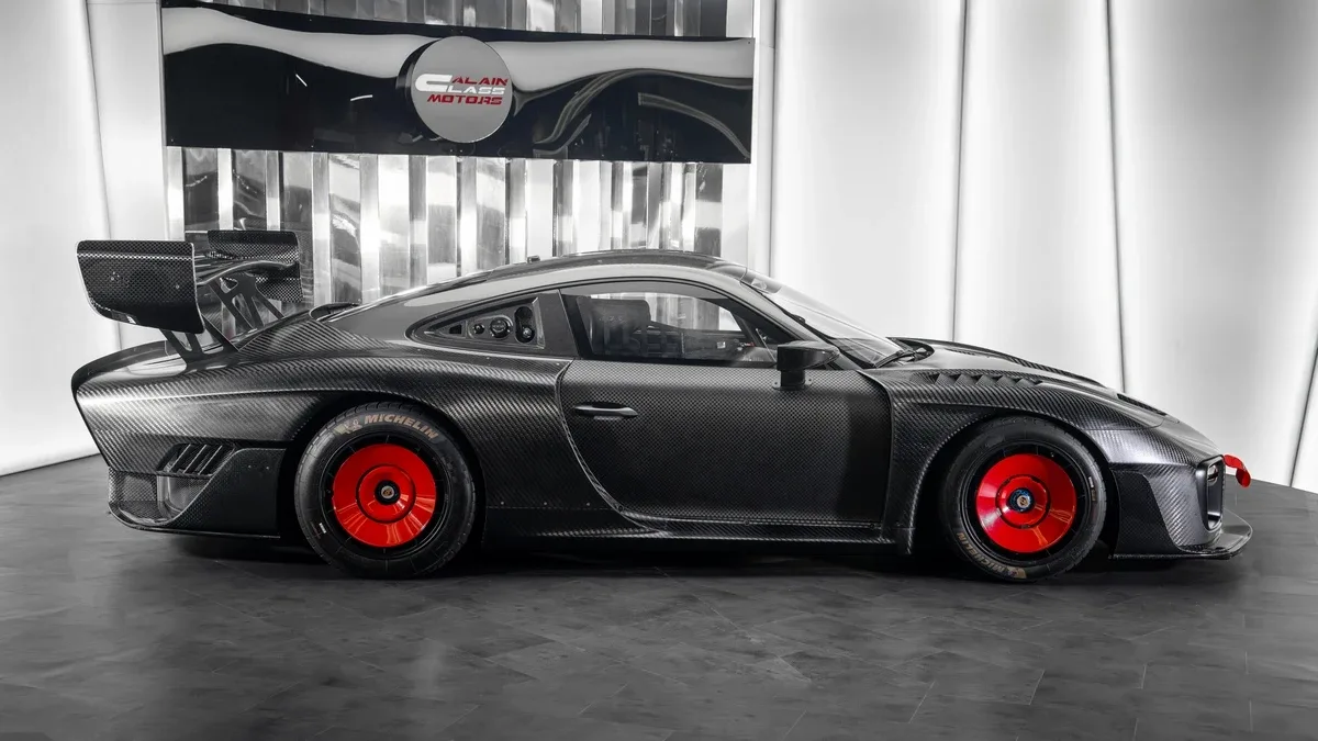 2019 Porsche 935 offered by a specialist dealer in Dubai, United Arab Emirates, photo 5 of 25