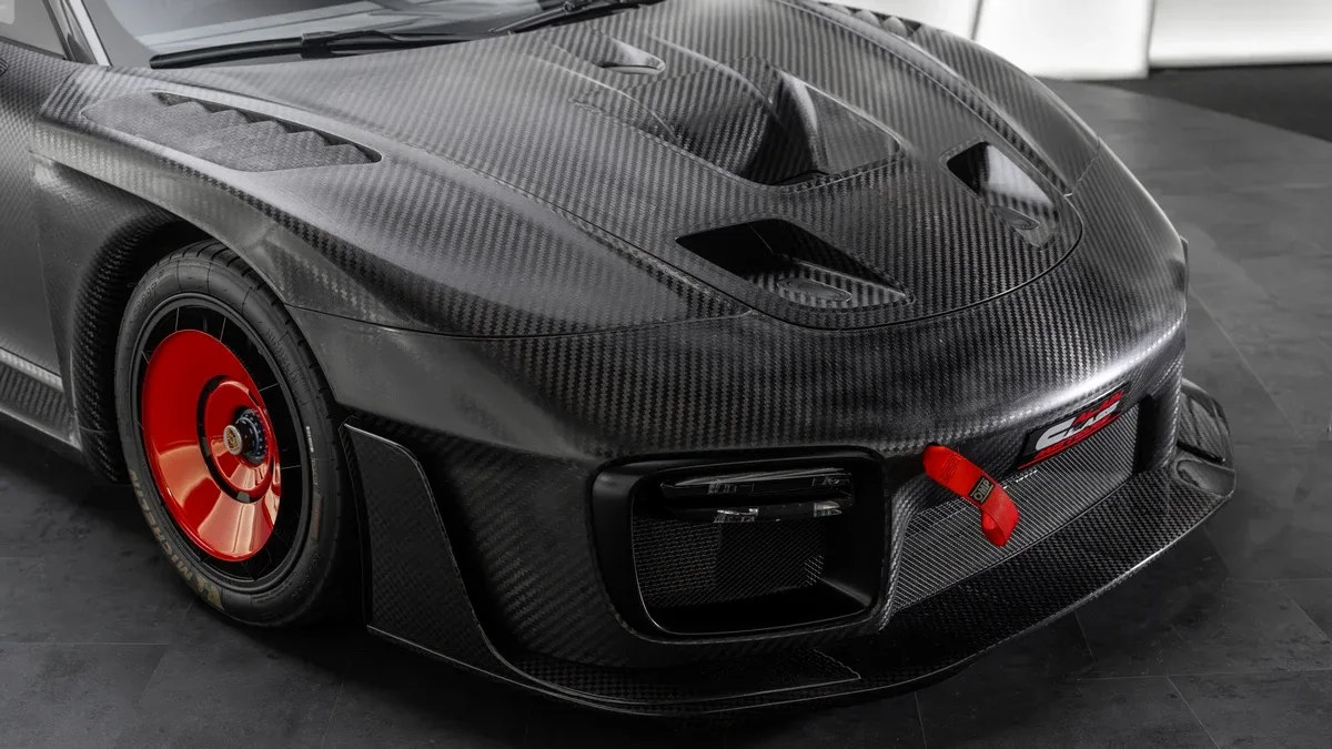 2019 Porsche 935 offered by a specialist dealer in Dubai, United Arab Emirates, photo 7 of 25
