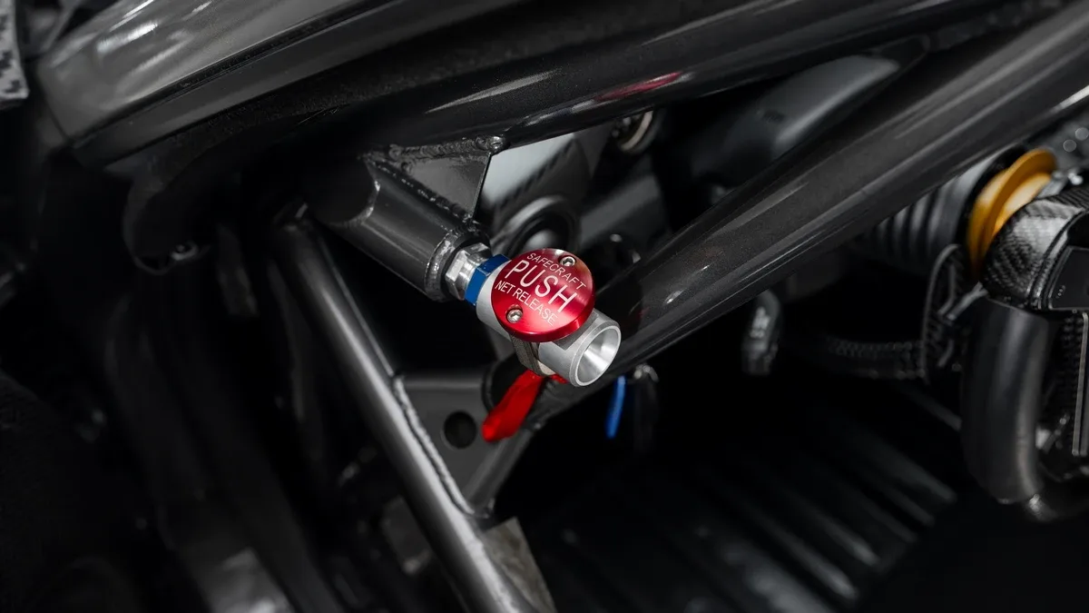 2019 Porsche 935 offered by a specialist dealer in Dubai, United Arab Emirates, photo 14 of 25