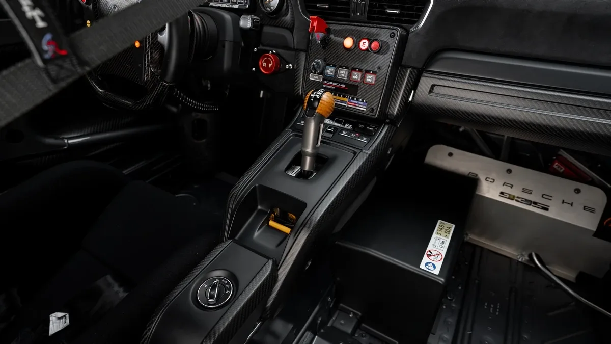 2019 Porsche 935 offered by a specialist dealer in Dubai, United Arab Emirates, photo 18 of 25