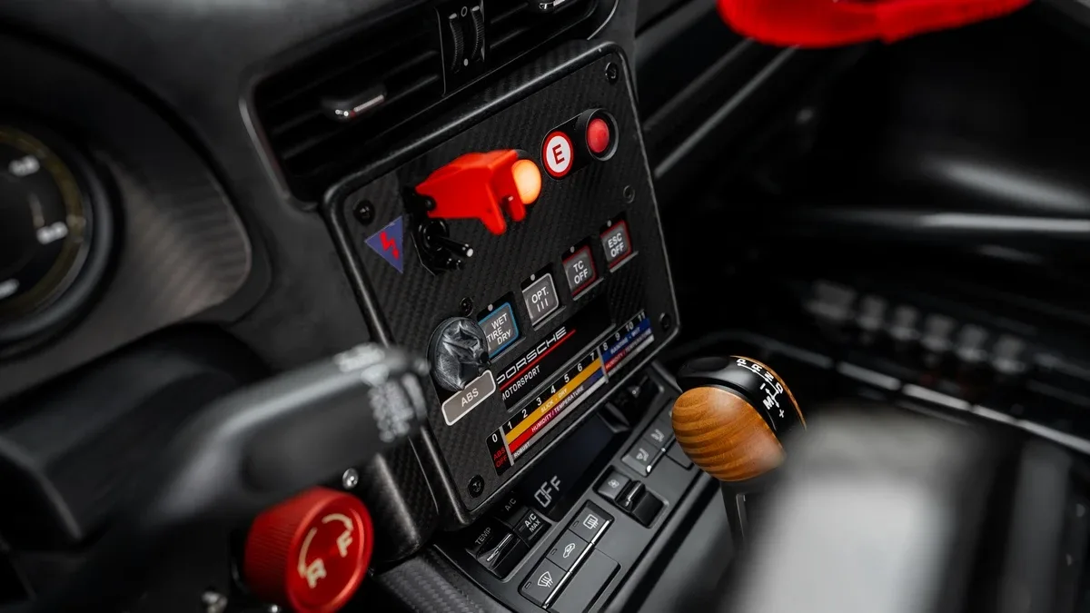 2019 Porsche 935 offered by a specialist dealer in Dubai, United Arab Emirates, photo 19 of 25