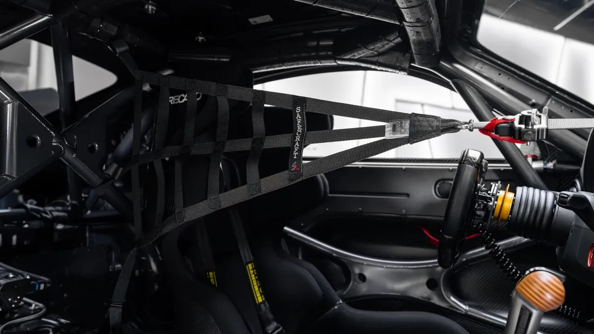2019 Porsche 935 offered by a specialist dealer in Dubai, United Arab Emirates, photo 22 of 25