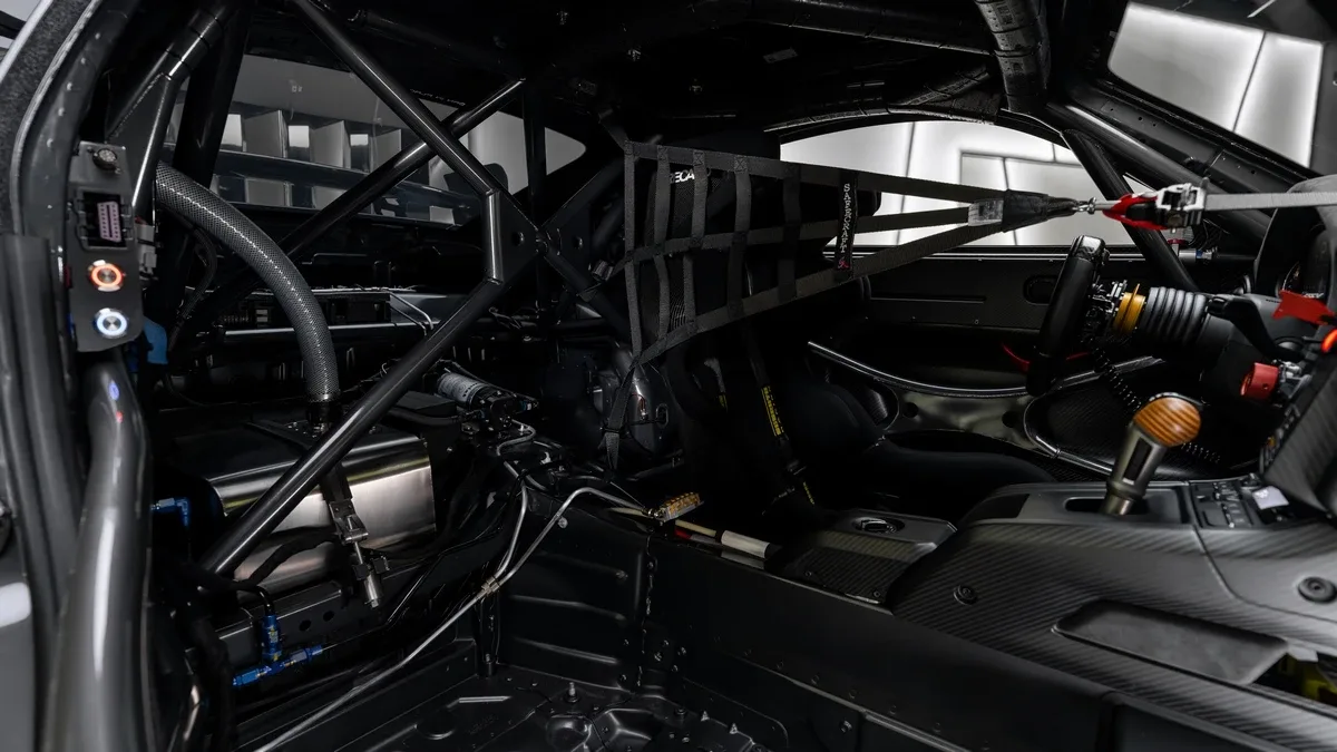 2019 Porsche 935 offered by a specialist dealer in Dubai, United Arab Emirates, photo 23 of 25
