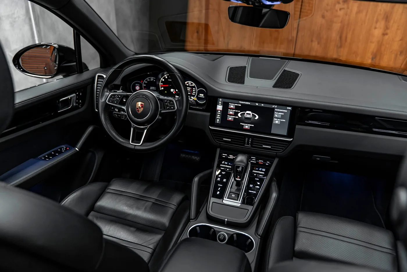 2019 Porsche Cayenne offered by a specialist dealer in Bratislava, Slovakia, photo 6 of 15