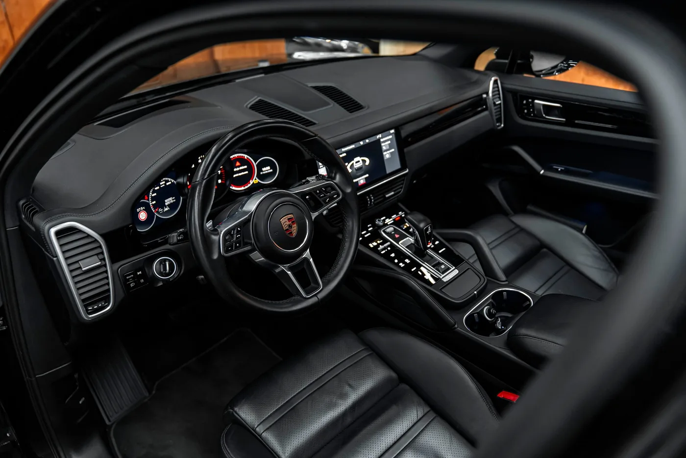 2019 Porsche Cayenne offered by a specialist dealer in Bratislava, Slovakia, photo 7 of 15