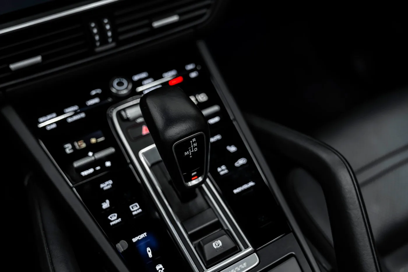 2019 Porsche Cayenne offered by a specialist dealer in Bratislava, Slovakia, photo 11 of 15