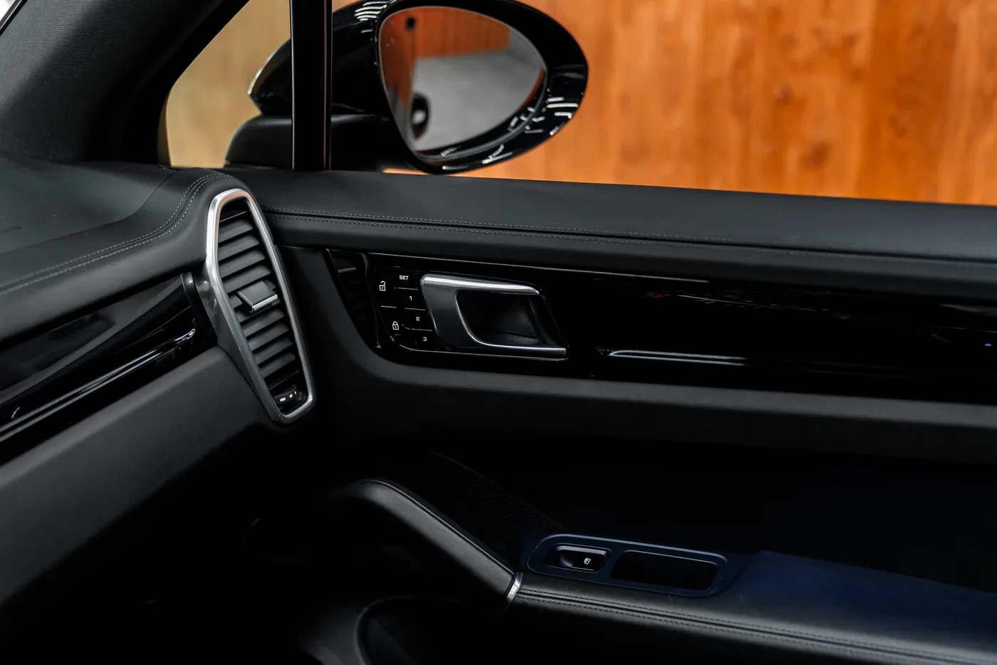 2019 Porsche Cayenne offered by a specialist dealer in Bratislava, Slovakia, photo 14 of 15