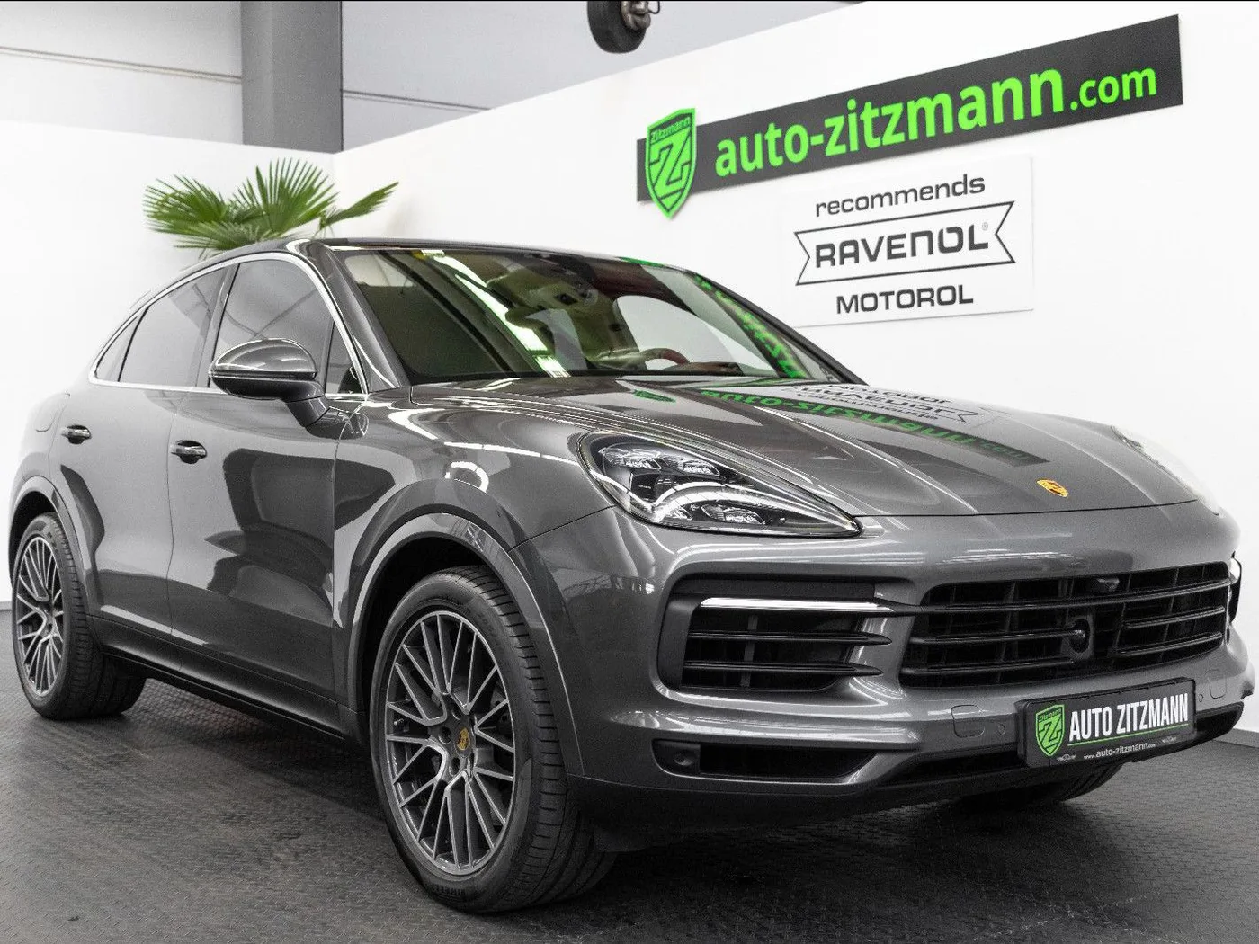 2019 Porsche Cayenne S Coupé offered by a specialist dealer in Nuremberg, Germany, photo 3 of 15