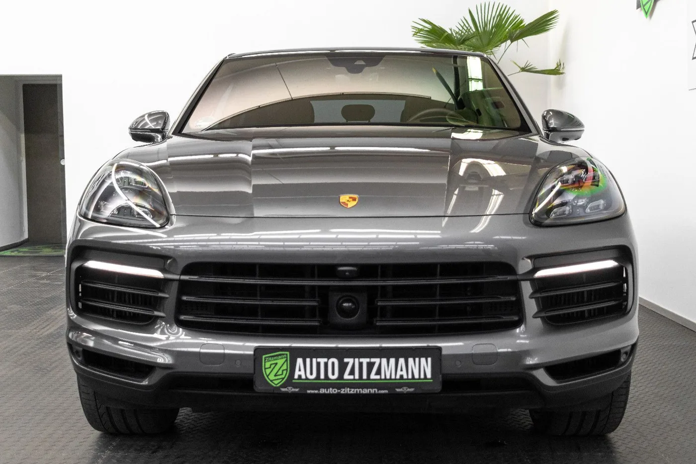 2019 Porsche Cayenne S Coupé offered by a specialist dealer in Nuremberg, Germany, photo 6 of 15