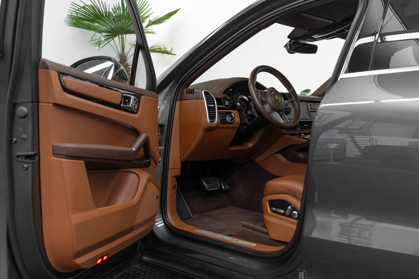 2019 Porsche Cayenne S Coupé offered by a specialist dealer in Nuremberg, Germany, photo 8 of 15