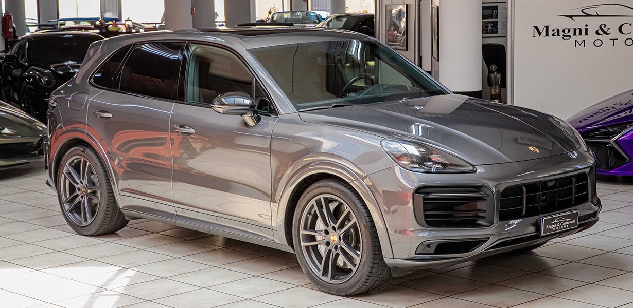 2019 Porsche Cayenne S proposée par un concessionnaire spécialisé à Milan, Italie, photo principale