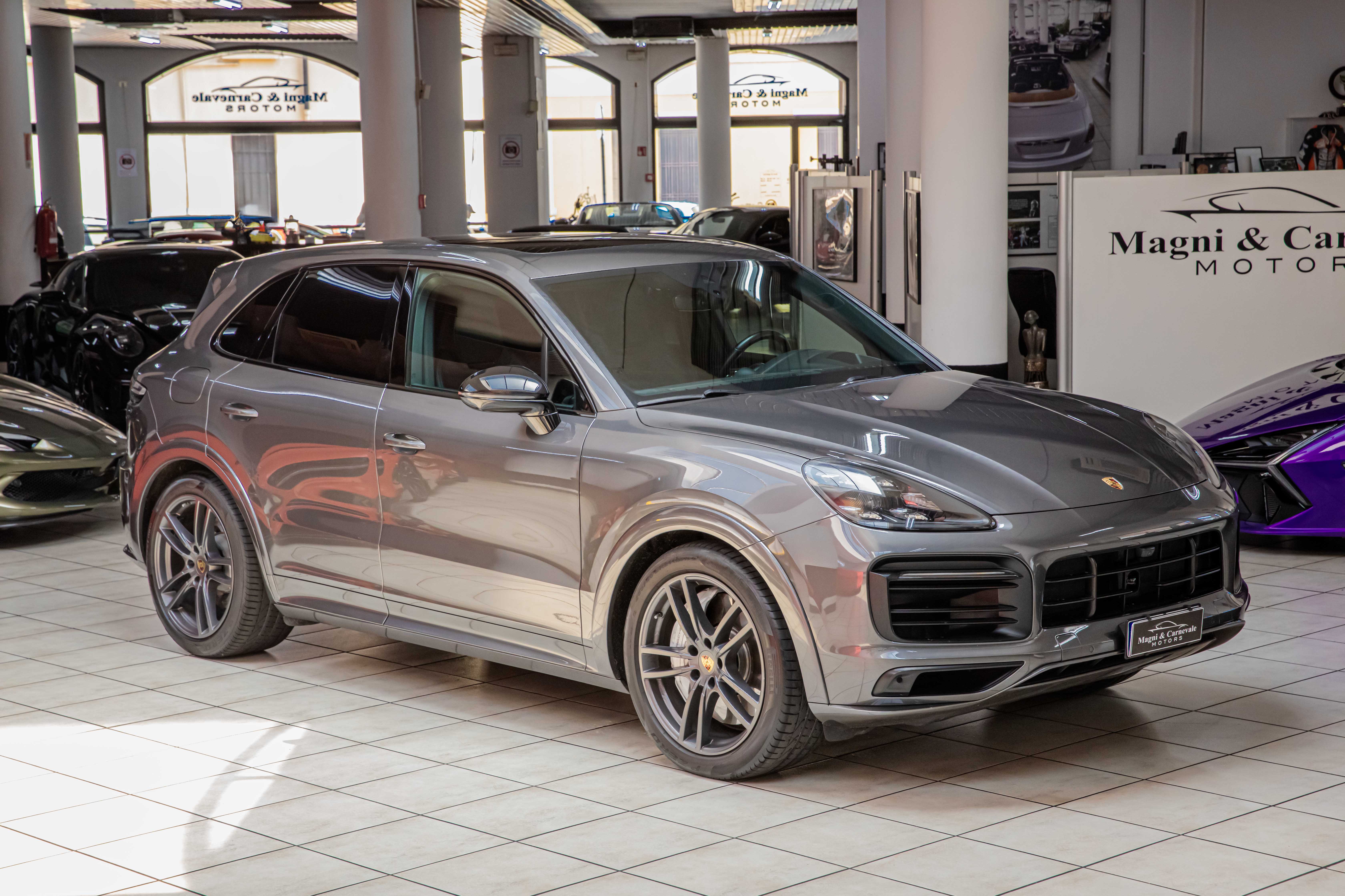 2019 Porsche Cayenne S offered by a specialist dealer in Milan, Italy, photo 2 of 20