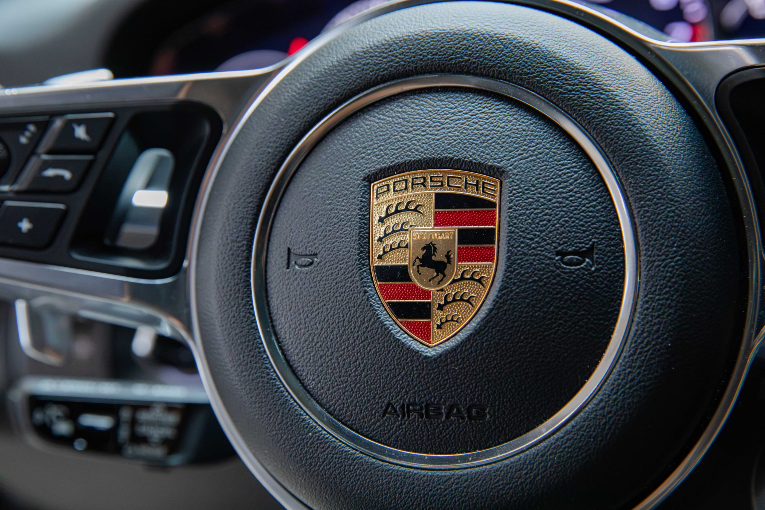 2019 Porsche Cayenne S offered by a specialist dealer in Milan, Italy, photo 3 of 20