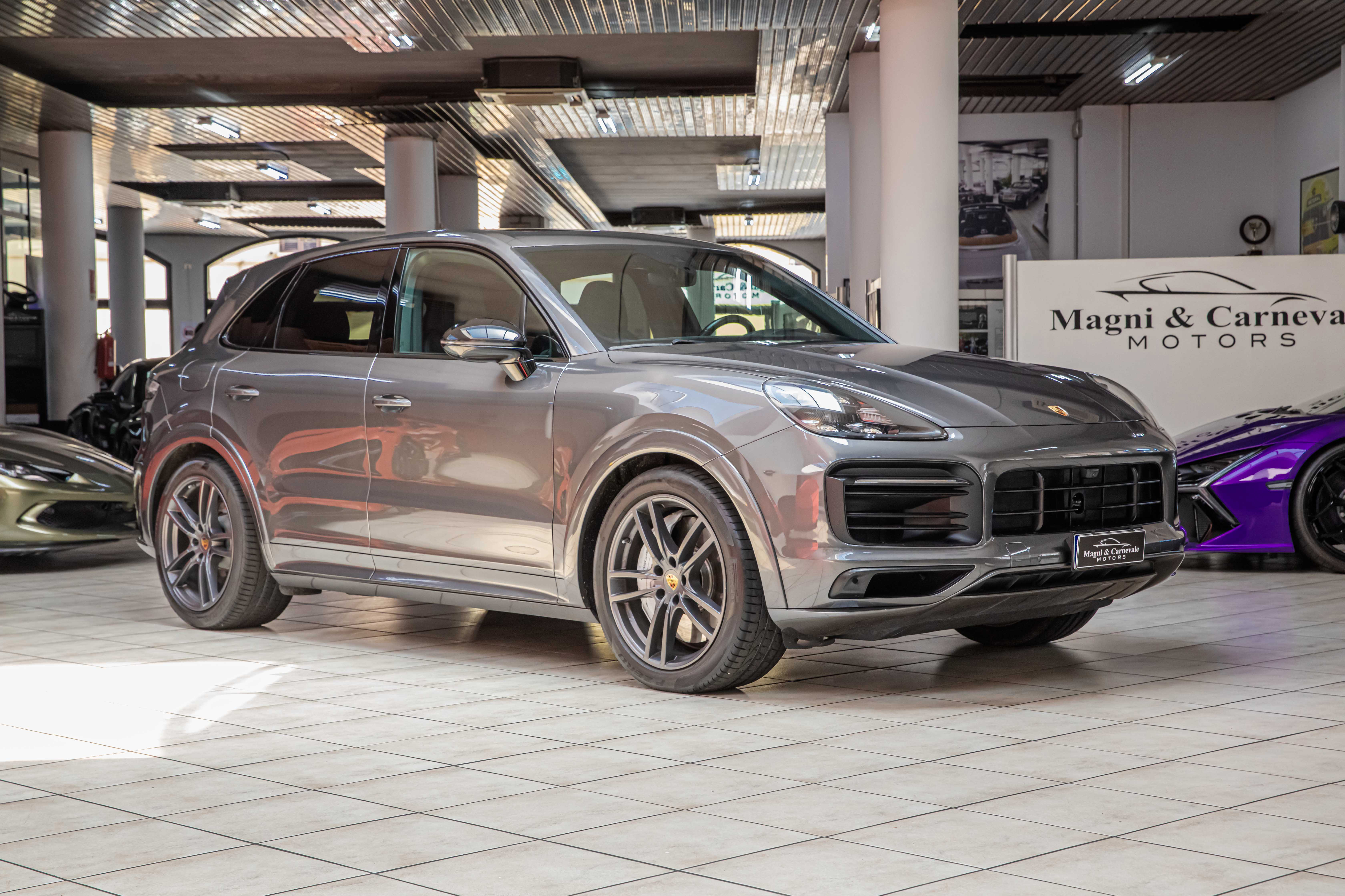 2019 Porsche Cayenne S offered by a specialist dealer in Milan, Italy, photo 4 of 20
