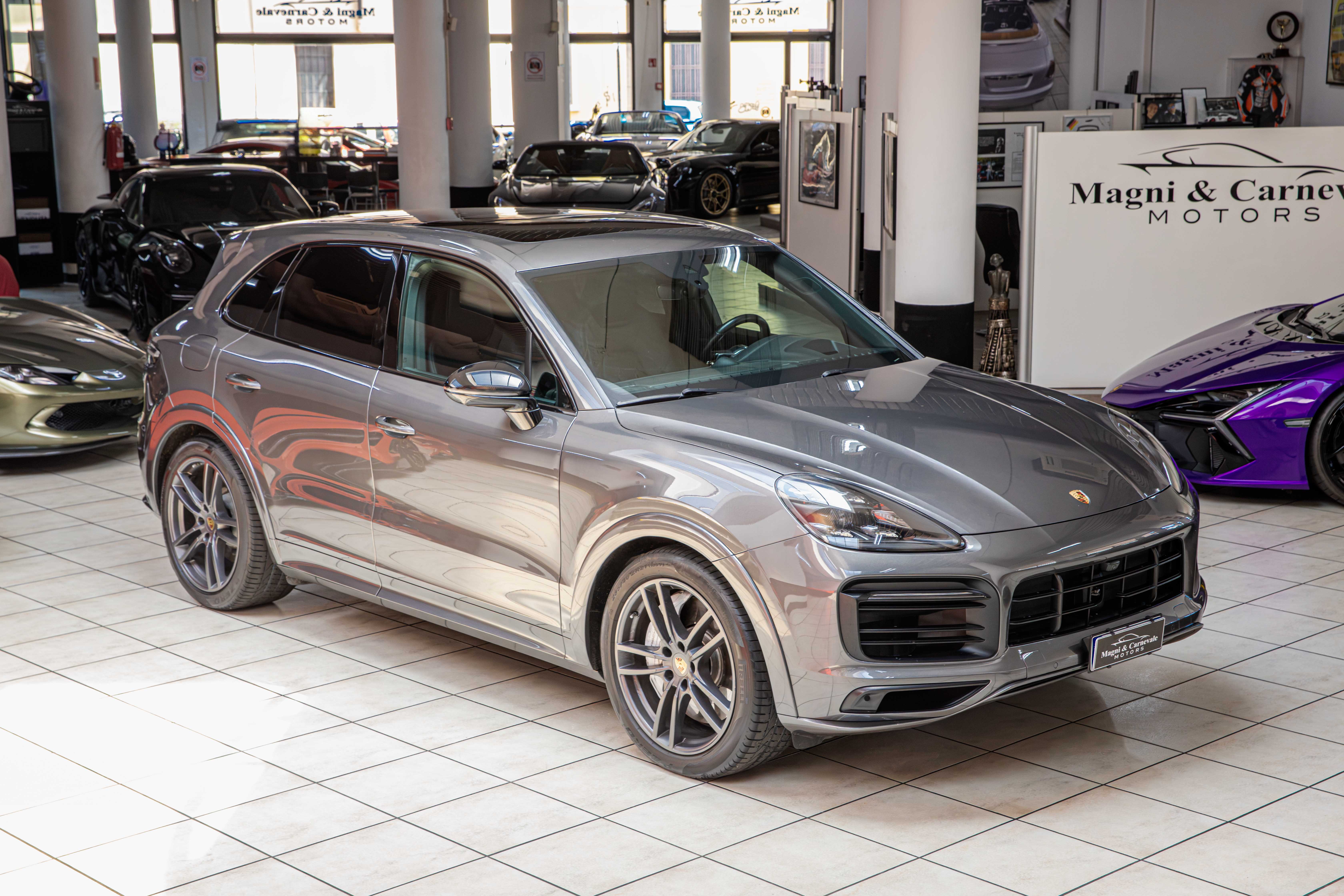 2019 Porsche Cayenne S offered by a specialist dealer in Milan, Italy, photo 5 of 20
