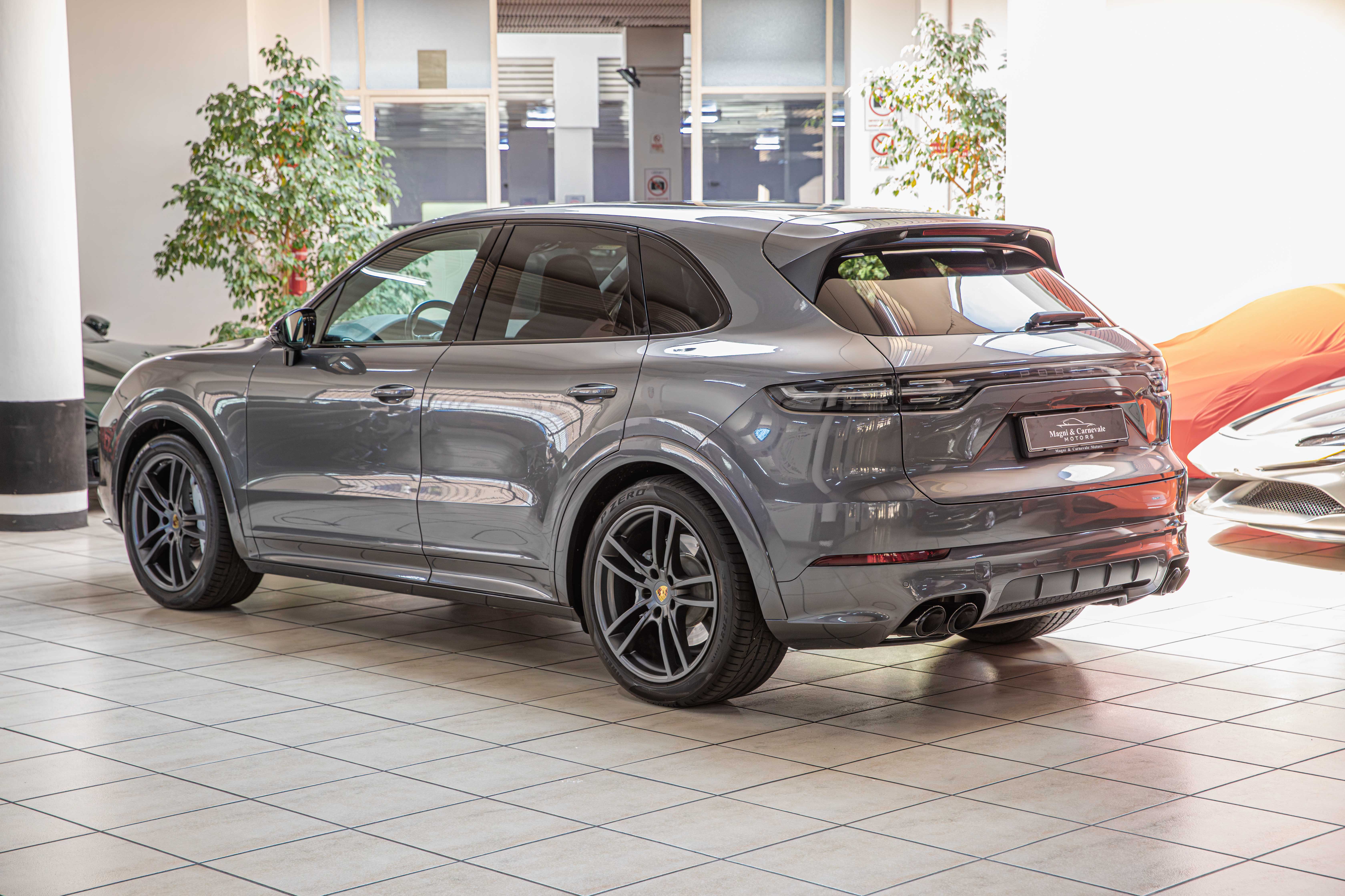 2019 Porsche Cayenne S offered by a specialist dealer in Milan, Italy, photo 6 of 20