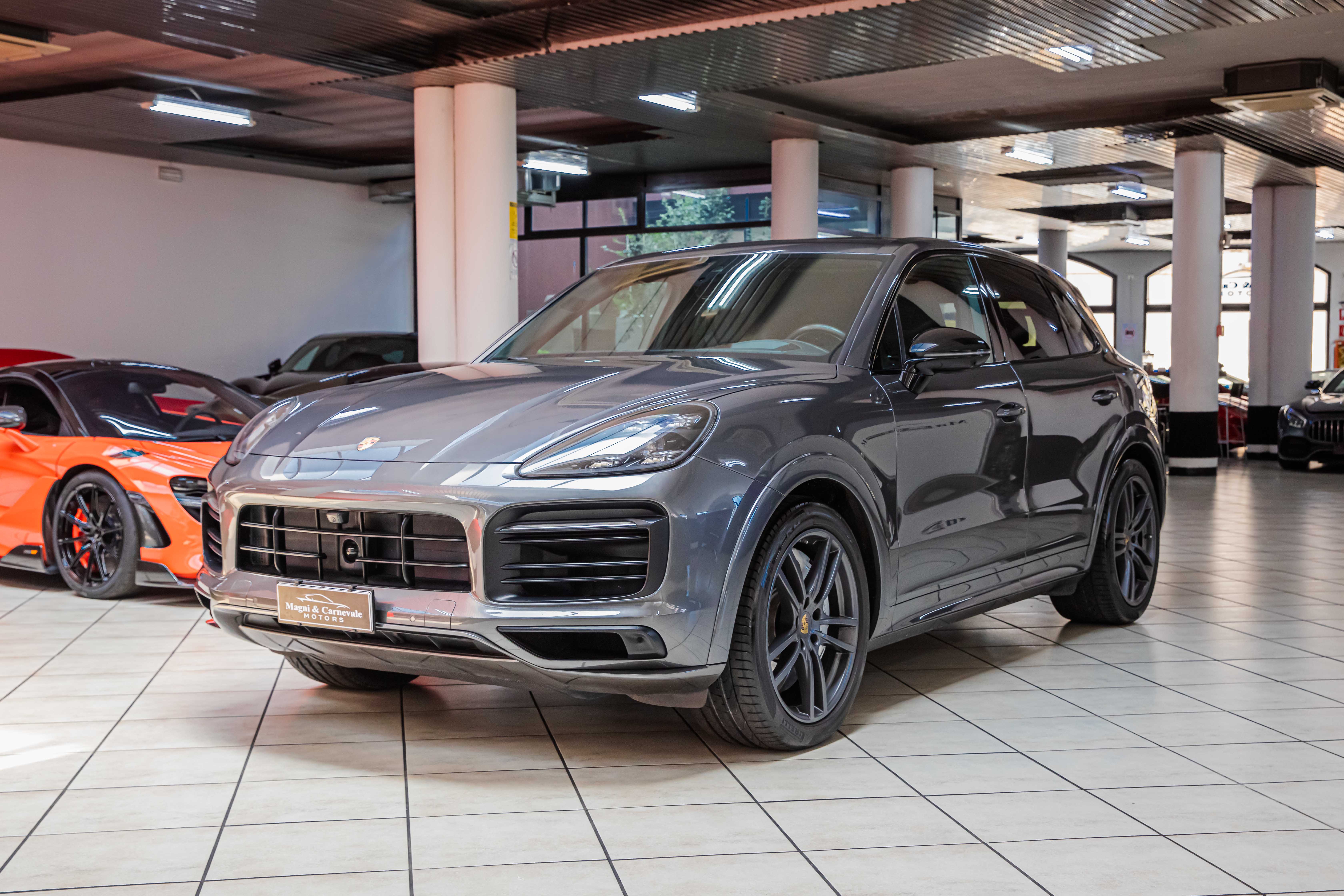 2019 Porsche Cayenne S offered by a specialist dealer in Milan, Italy, photo 8 of 20