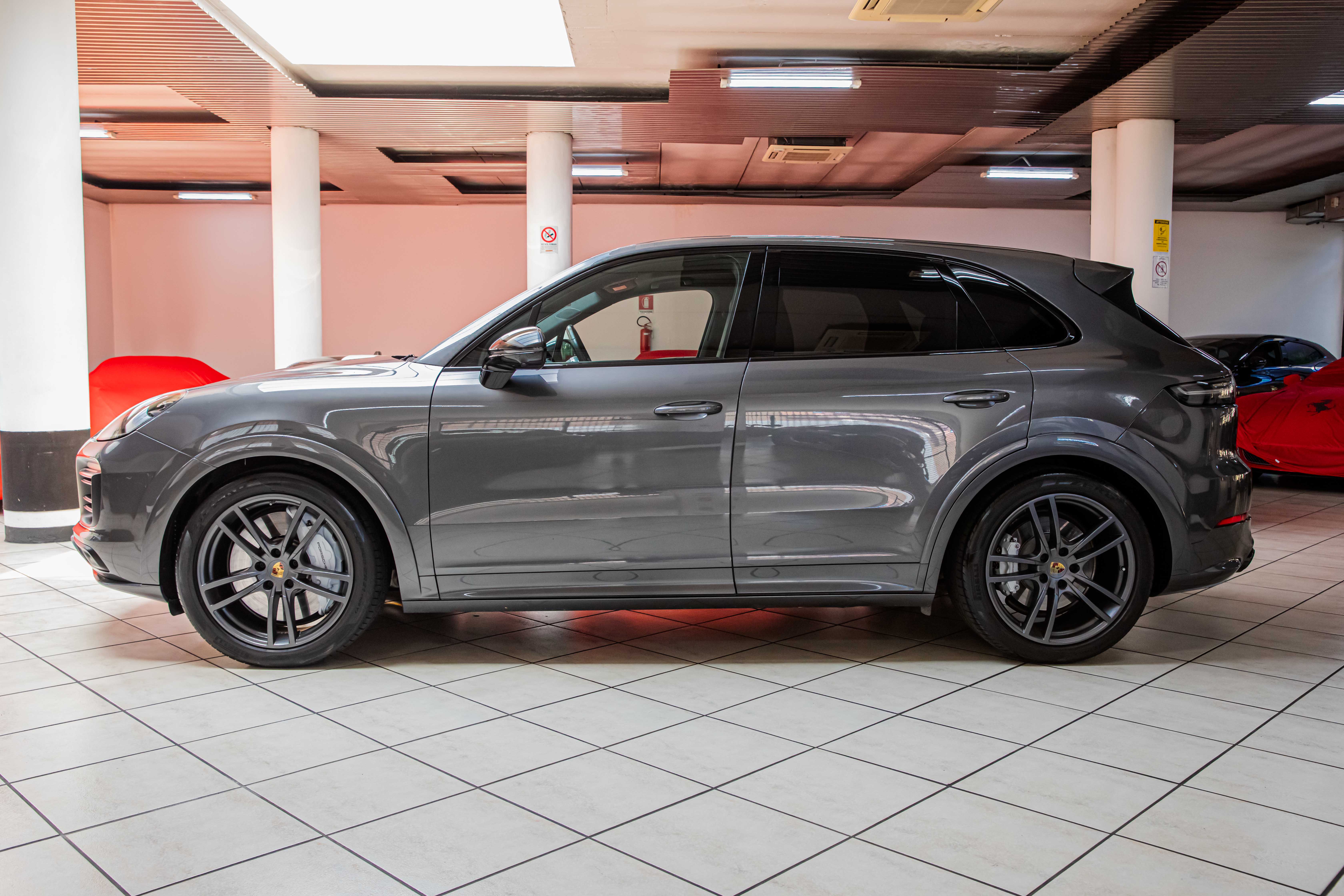 2019 Porsche Cayenne S offered by a specialist dealer in Milan, Italy, photo 9 of 20