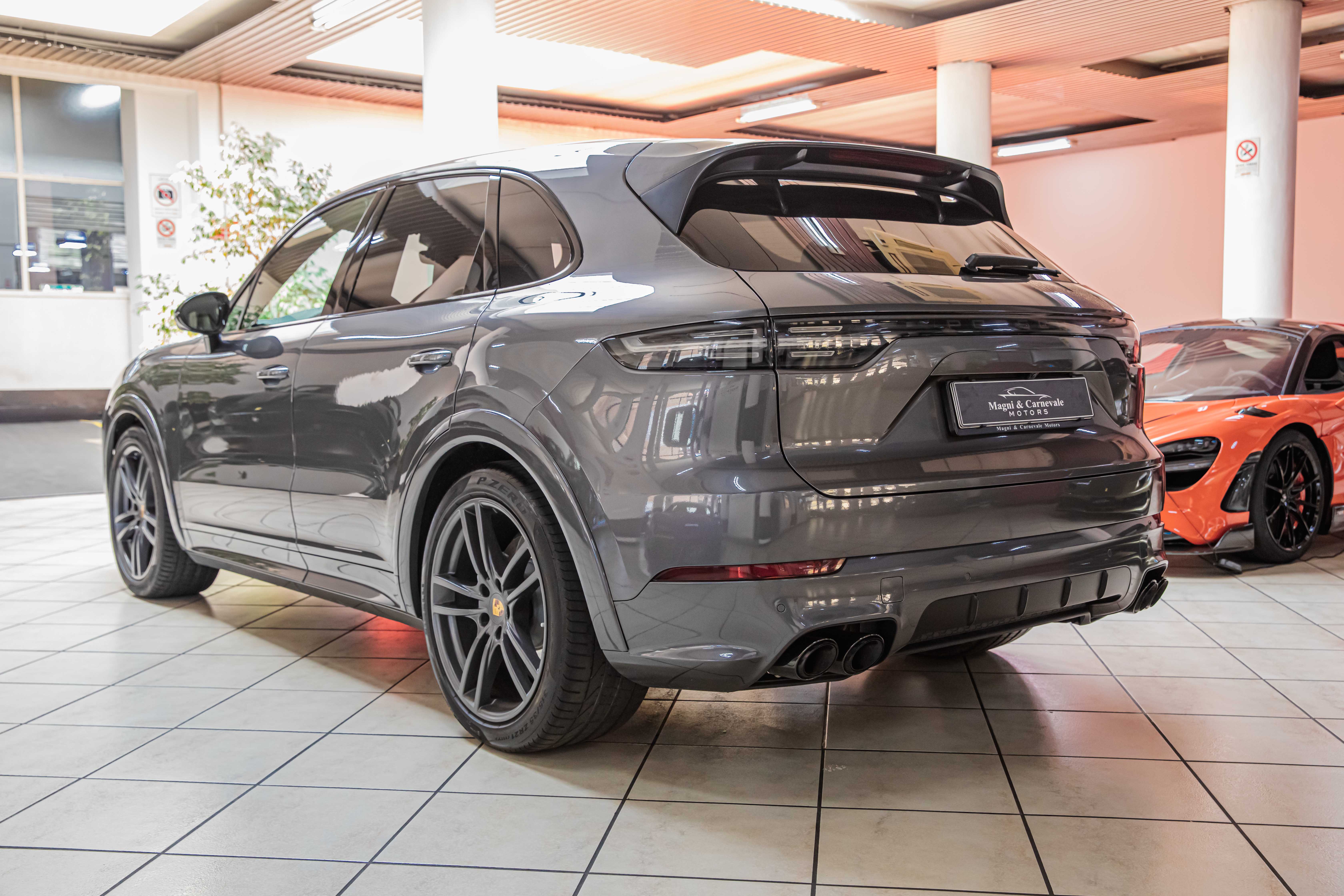 2019 Porsche Cayenne S offered by a specialist dealer in Milan, Italy, photo 10 of 20