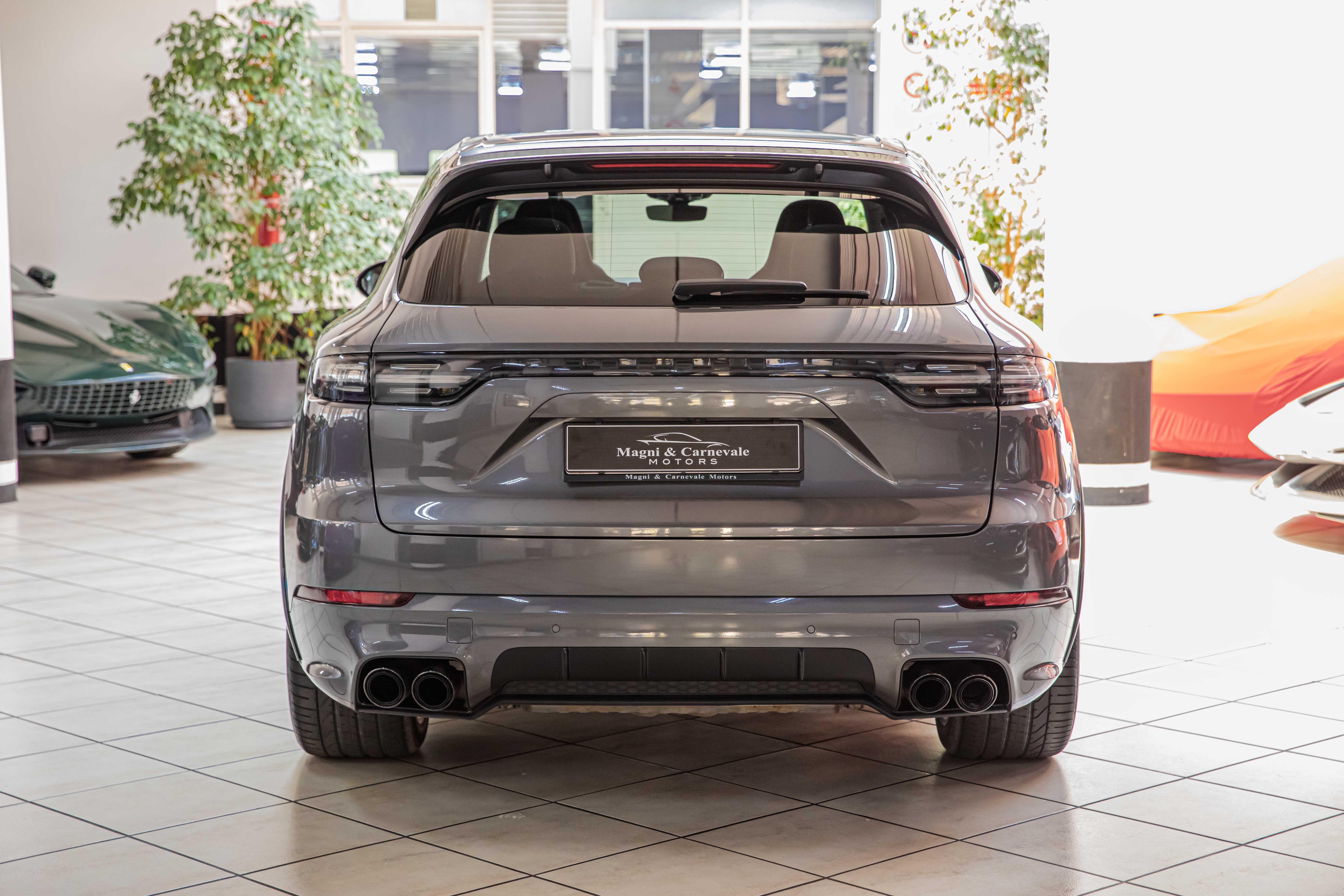 2019 Porsche Cayenne S offered by a specialist dealer in Milan, Italy, photo 11 of 20