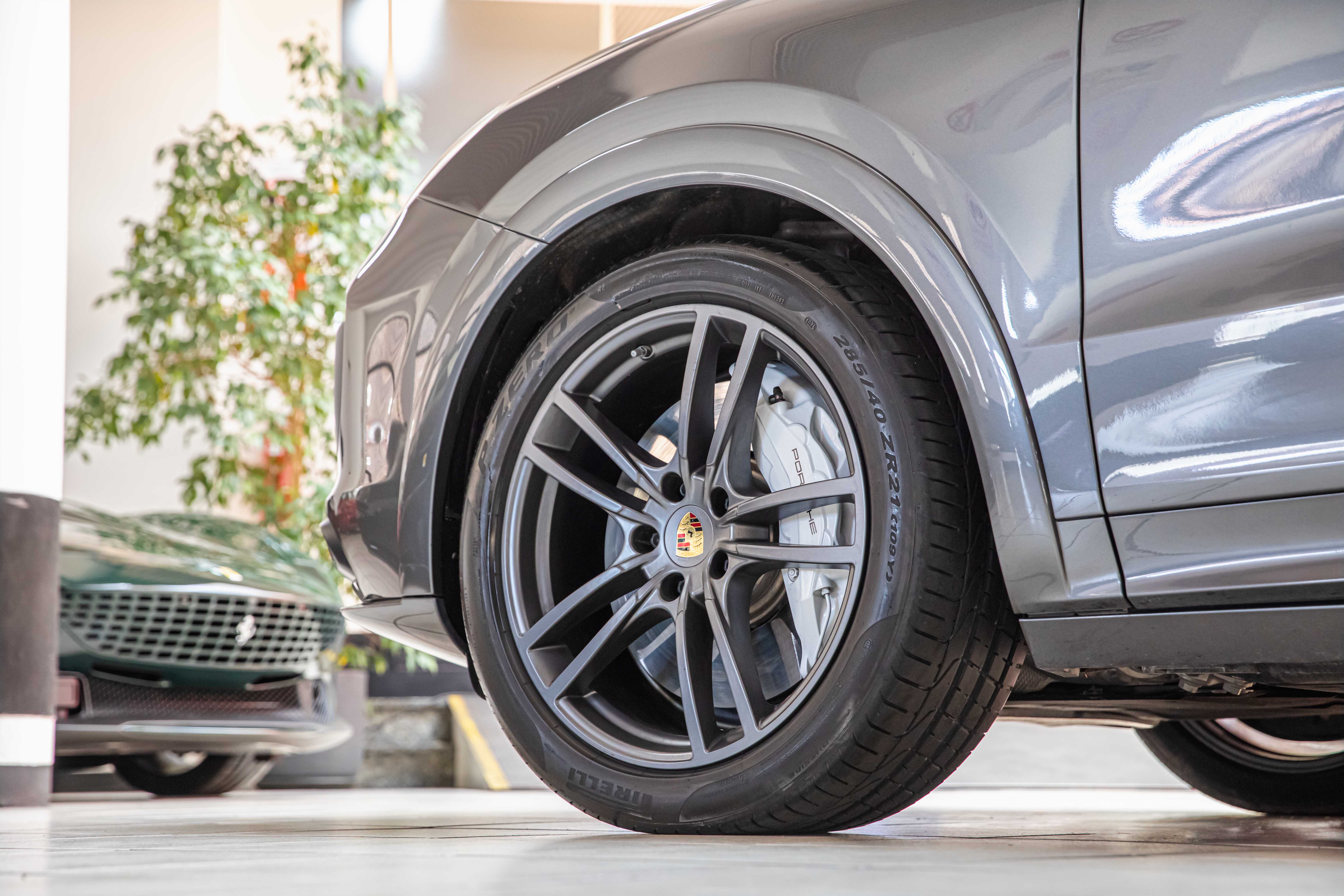 2019 Porsche Cayenne S offered by a specialist dealer in Milan, Italy, photo 13 of 20