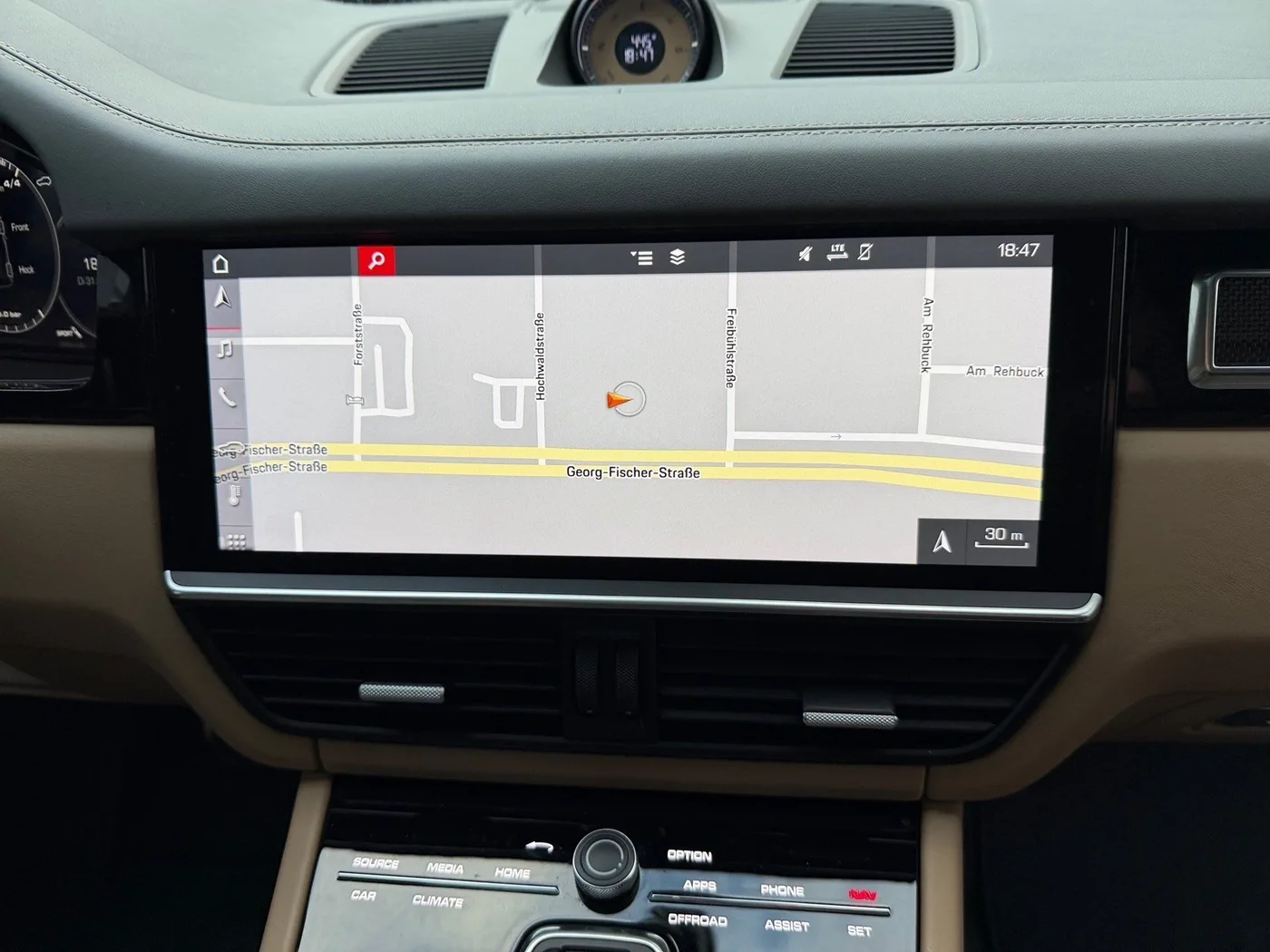 2019 Porsche Cayenne Turbo angeboten von einem Fachhändler in Singen, Deutschland, Foto 12 von 14