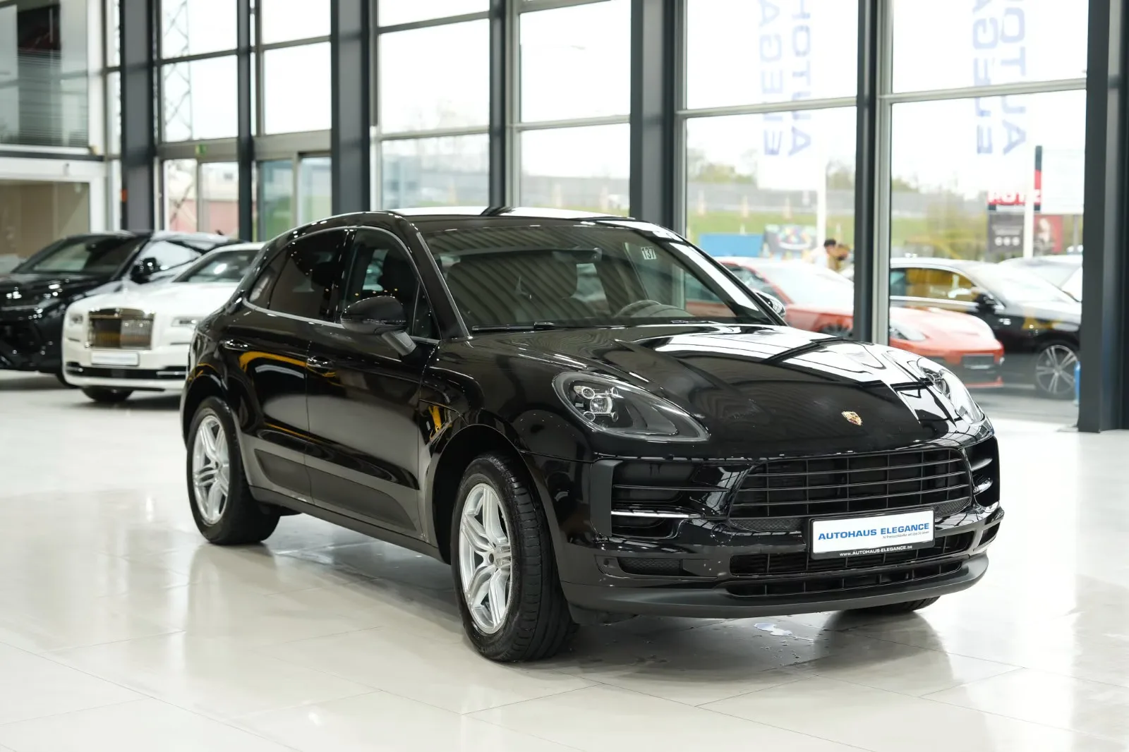 2019 Porsche Macan, 2/26