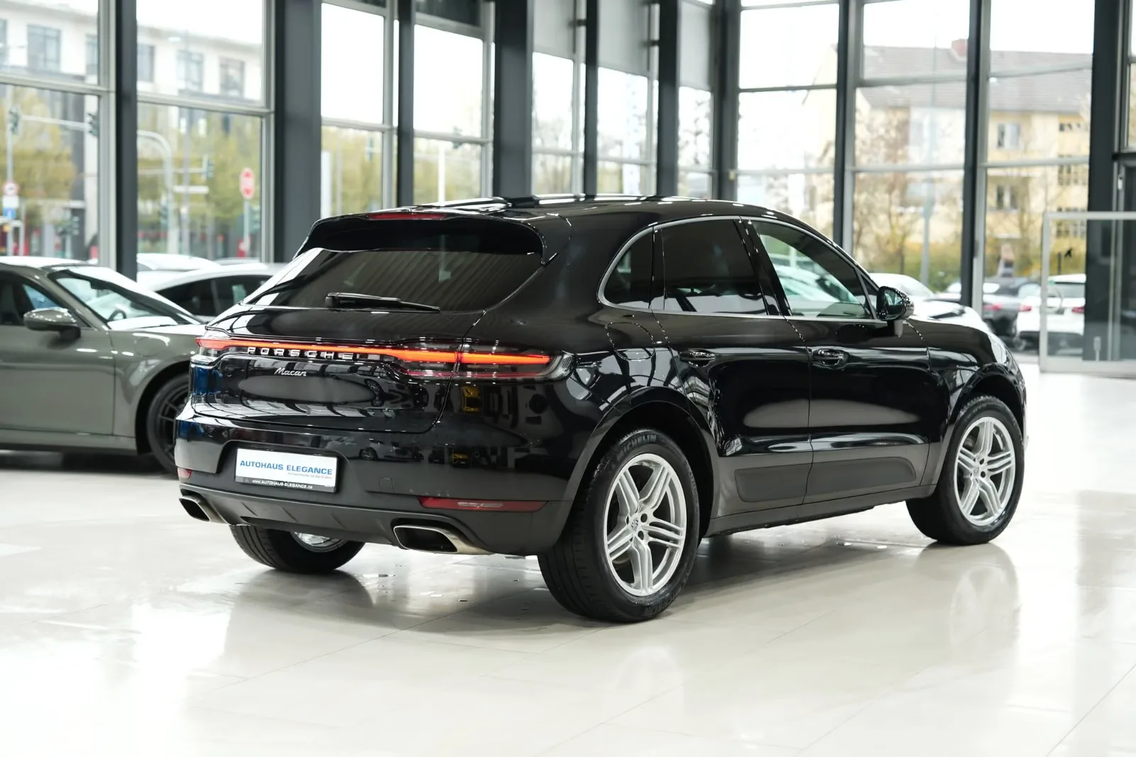 2019 Porsche Macan, 3/26