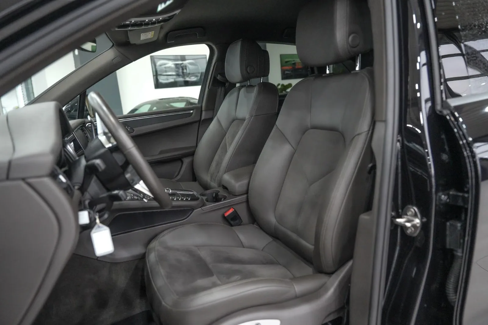 2019 Porsche Macan, 13/26