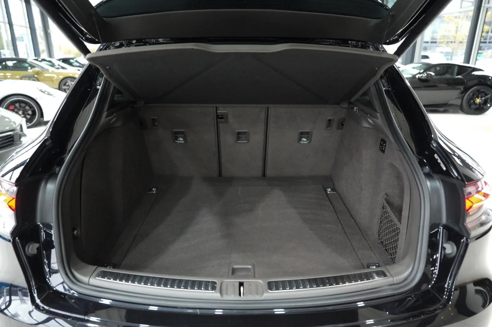 2019 Porsche Macan, 25/26