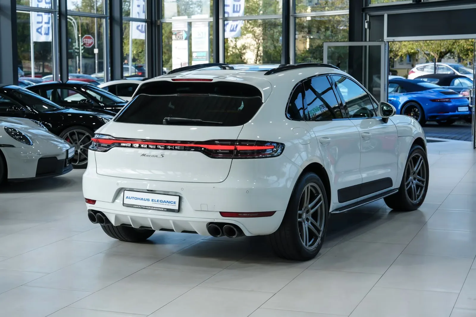 2019 Porsche Macan S, 2/30